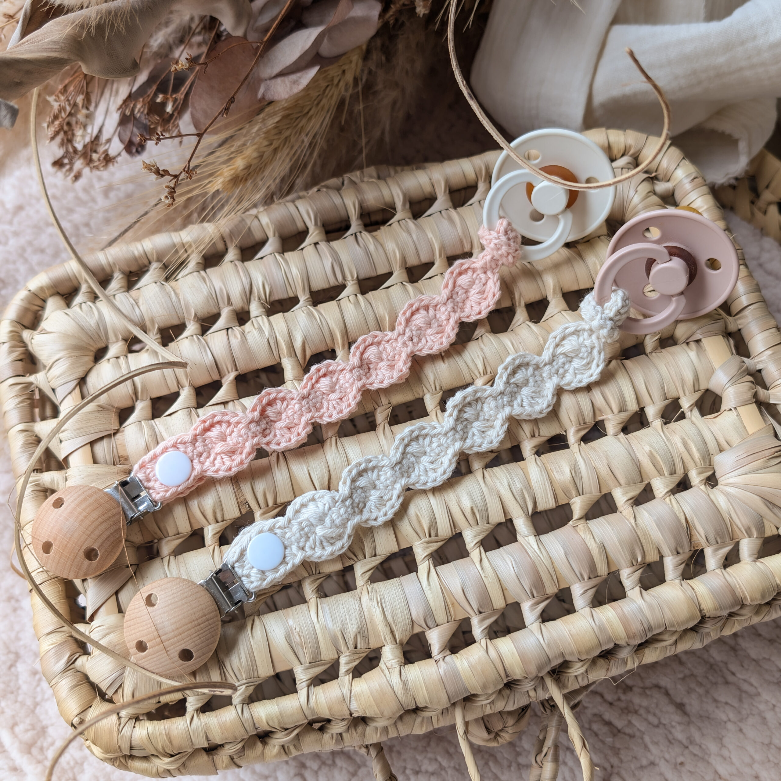 Attache tétine en crochet – Image 3