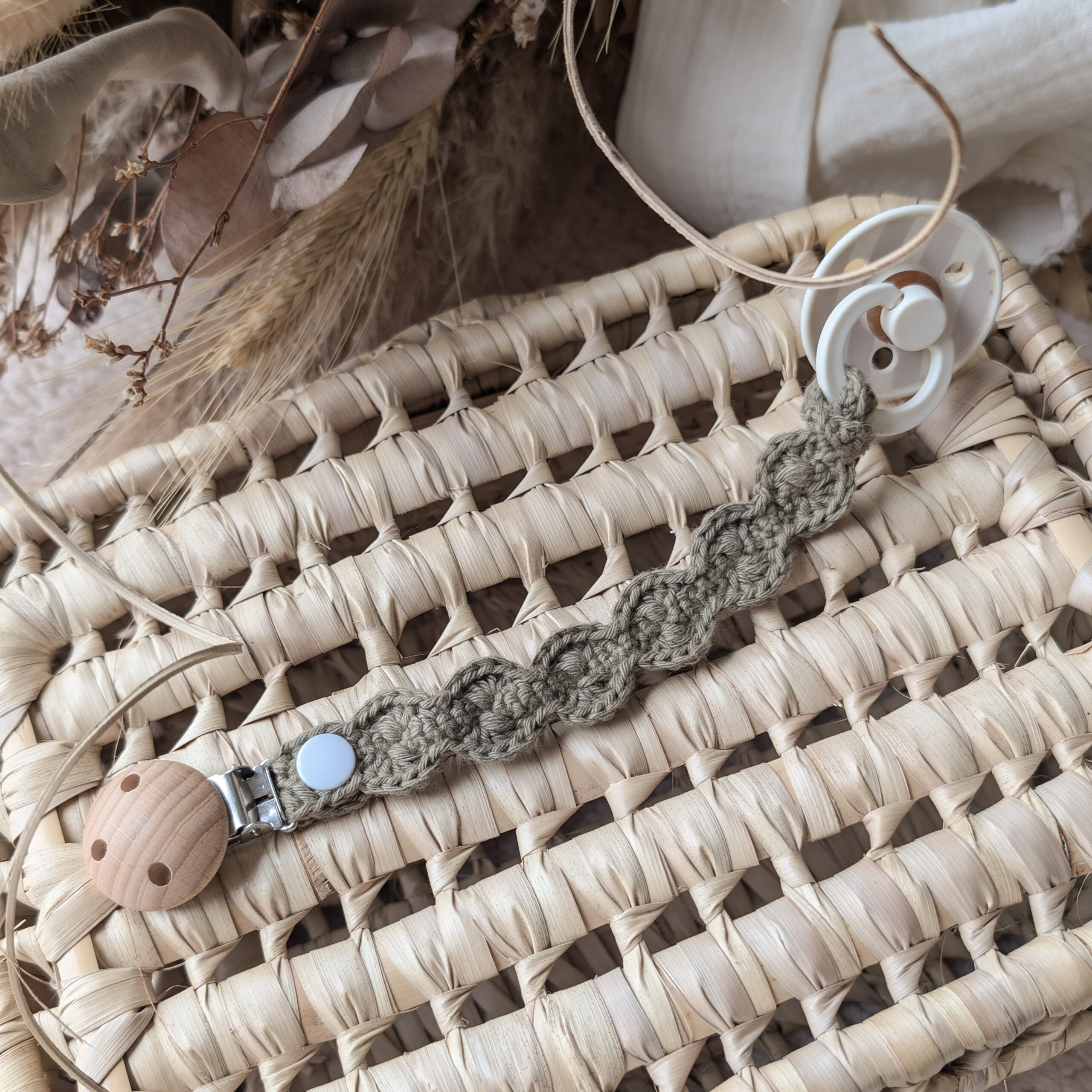 Attache tétine en crochet – Image 5