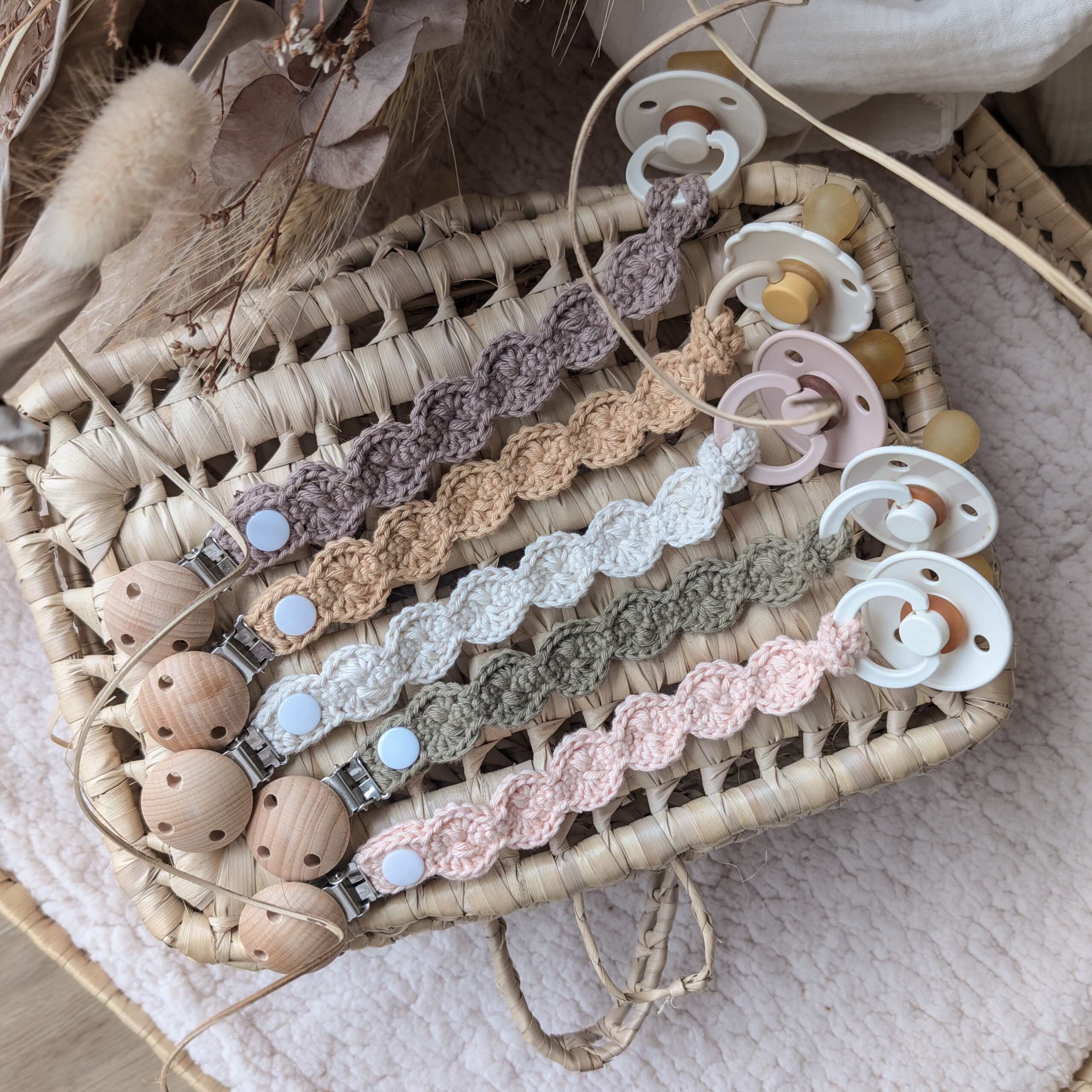 Attache tétine en crochet – Image 2