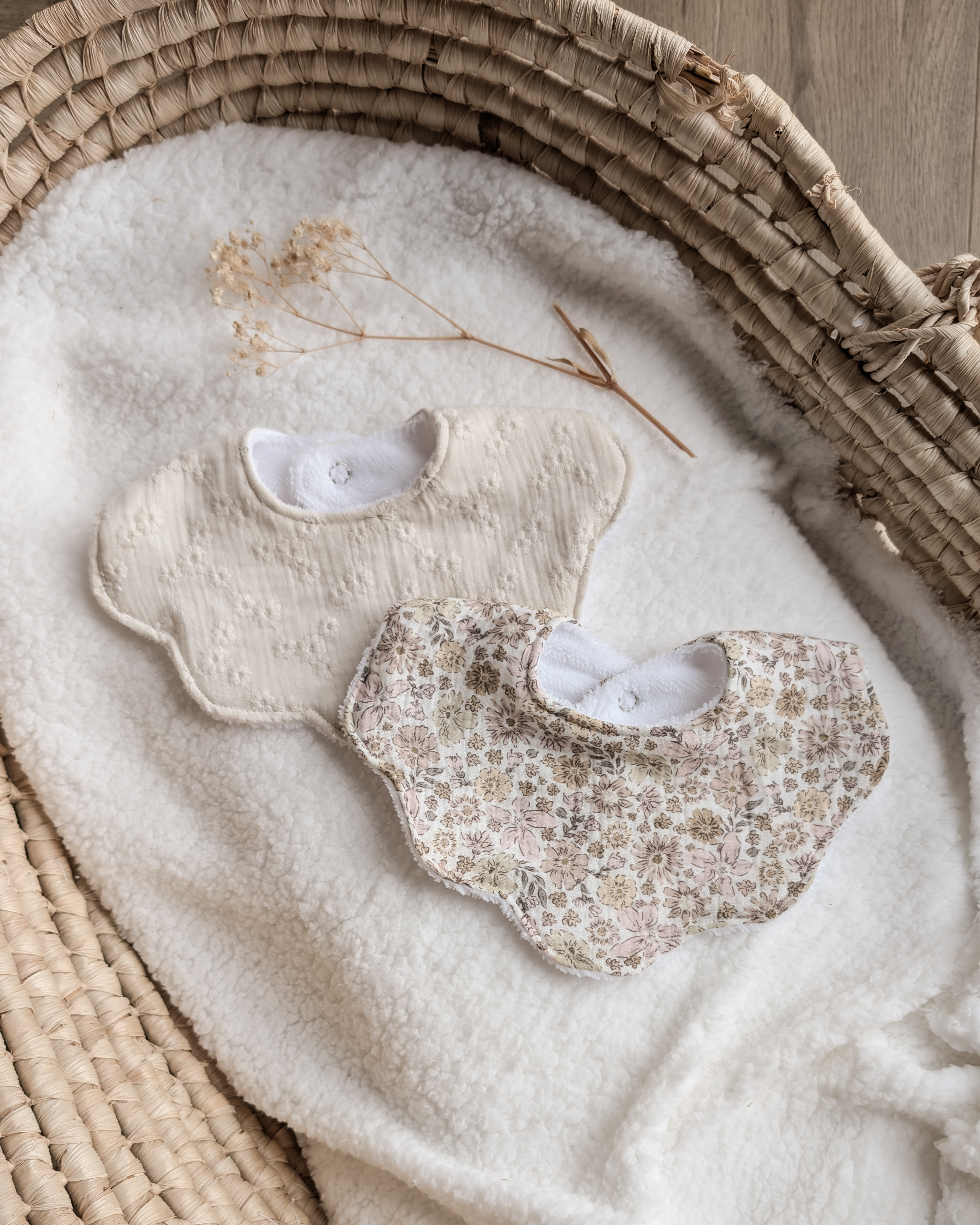 Bavoir Fleurs (plusieurs modèles)